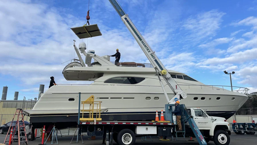 New engine 73' Hatteras